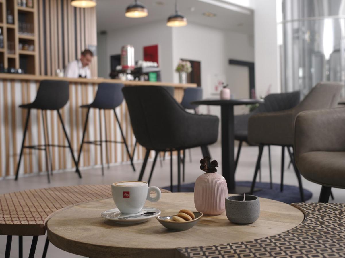 Hotel Cubis 伦达瓦 外观 照片