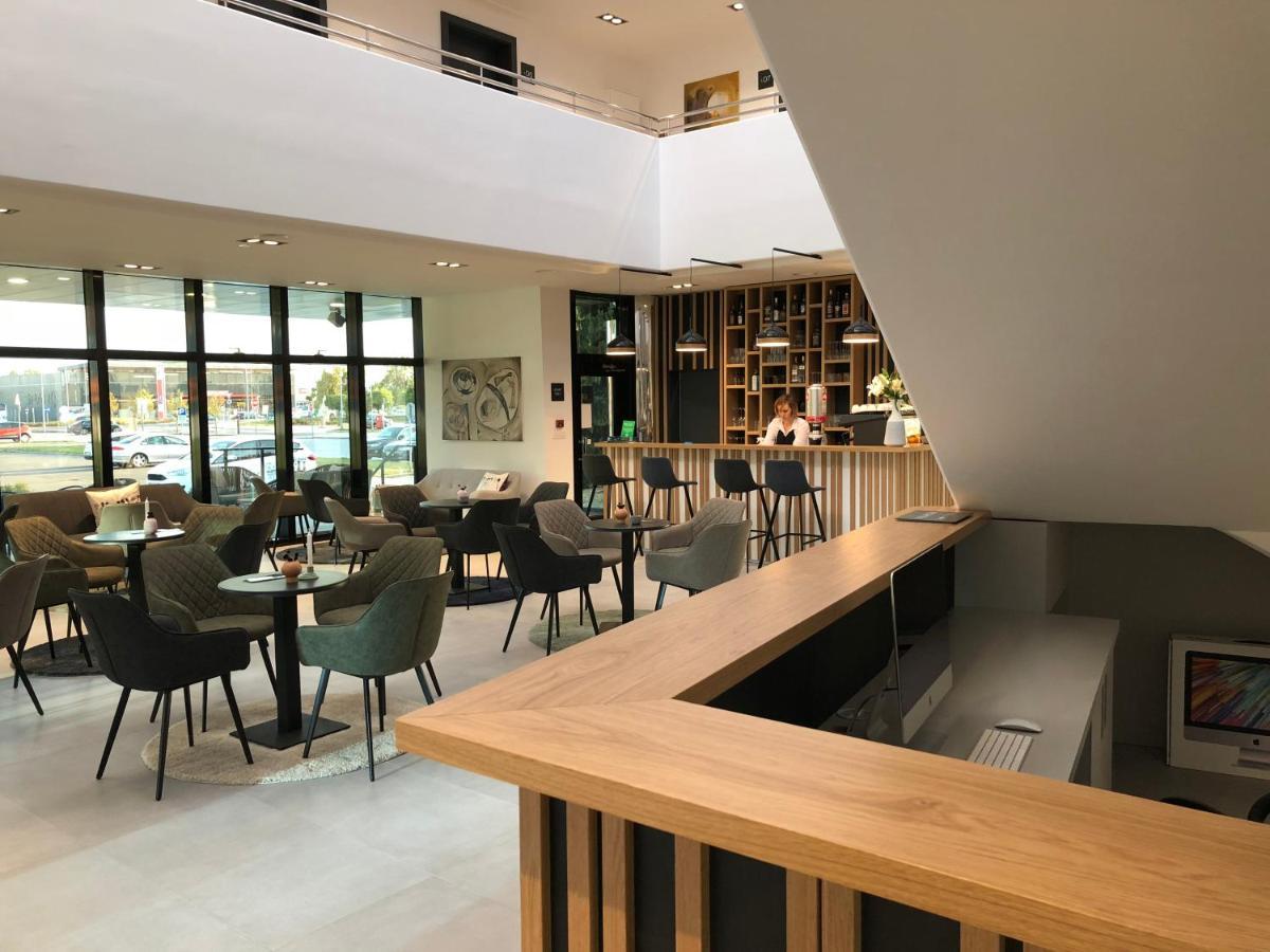 Hotel Cubis 伦达瓦 外观 照片