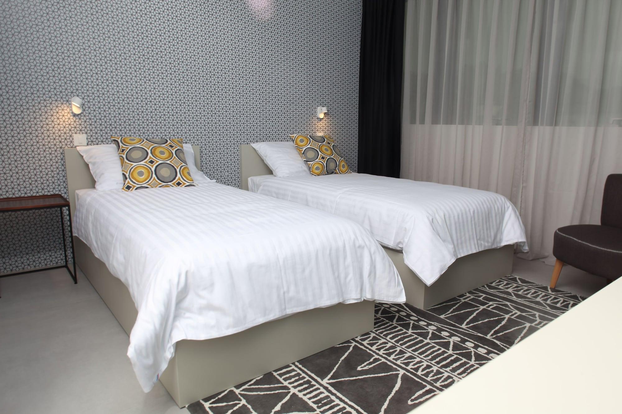 Hotel Cubis 伦达瓦 外观 照片